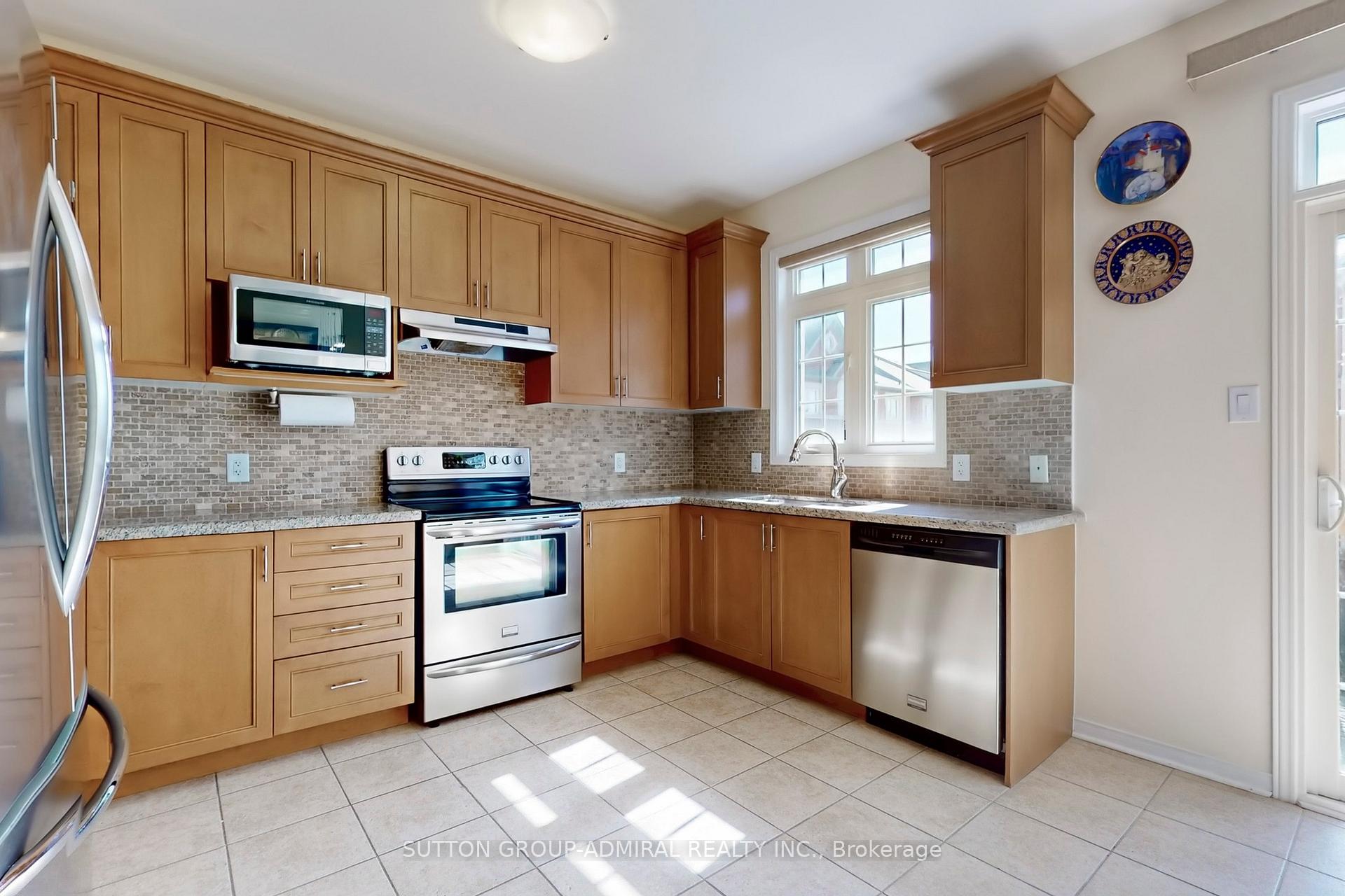 Photo 13 of 23 Warbler Avenue, Vaughan, Patterson — HOMEH