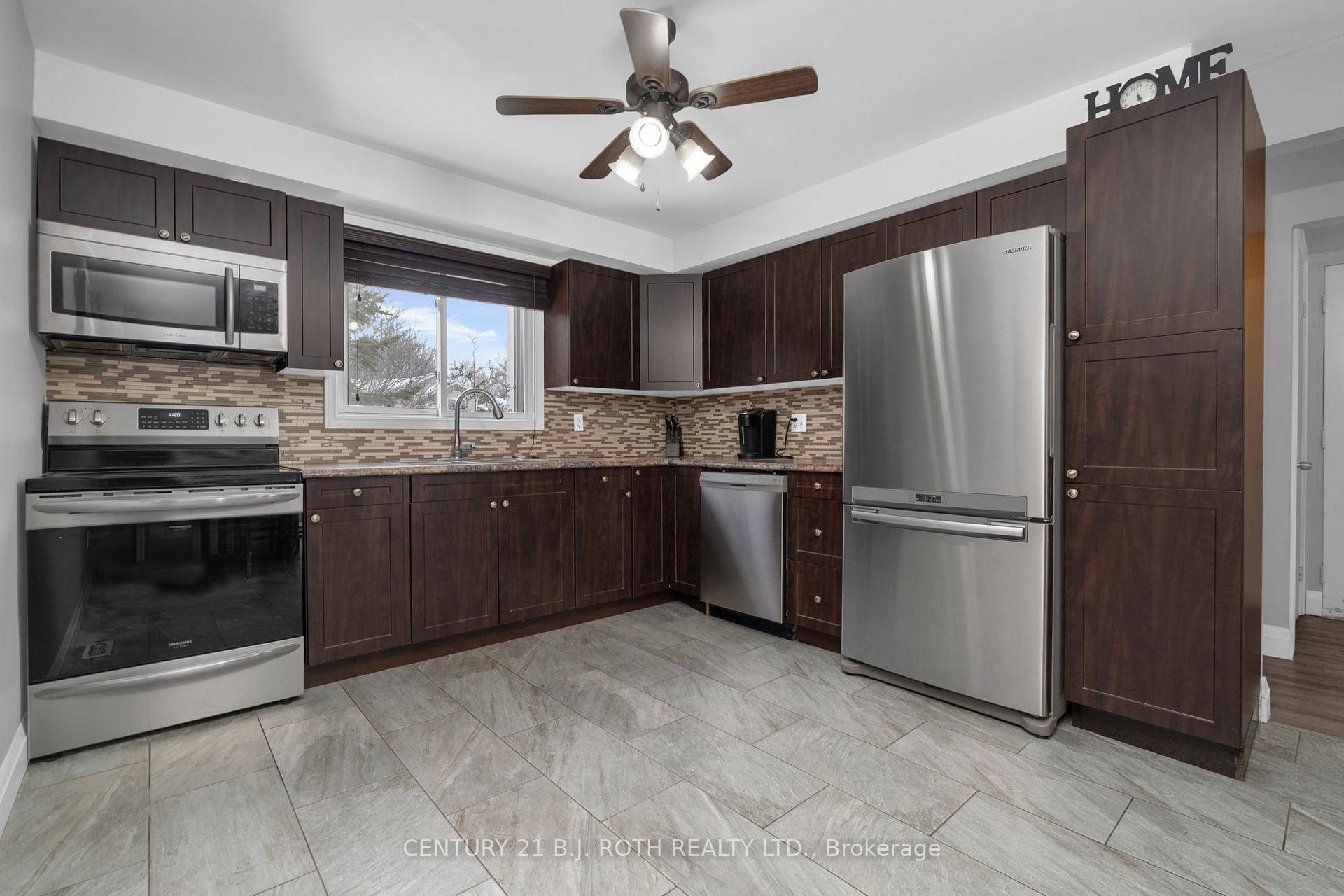 Photo 2 of 25 Elizabeth Street, Barrie, Ardagh — HOMEH