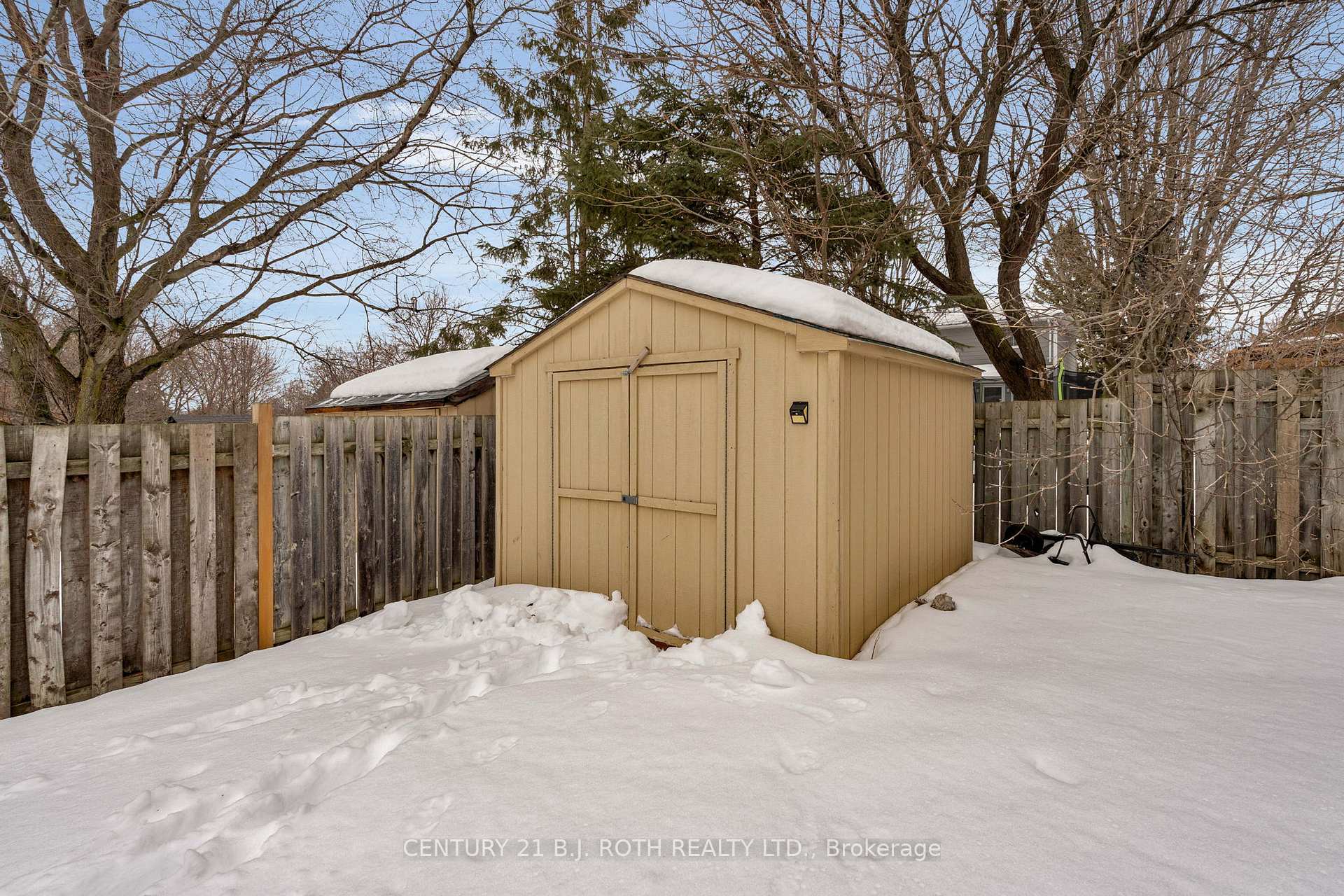 Photo 21 of 25 Elizabeth Street, Barrie, Ardagh — HOMEH