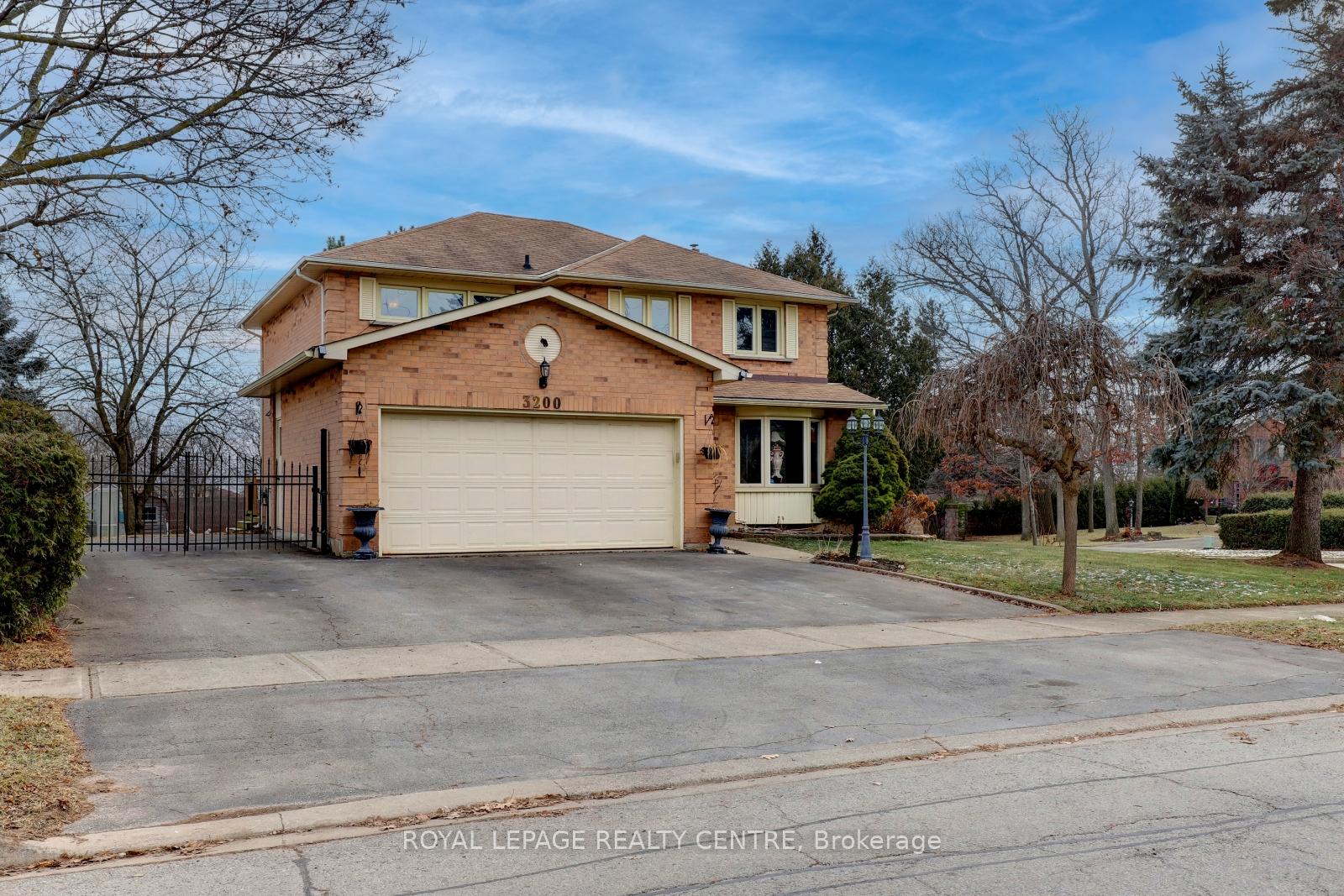 Photo 2 of 3200 Hazelwood Avenue, Burlington, Headon — HOMEH