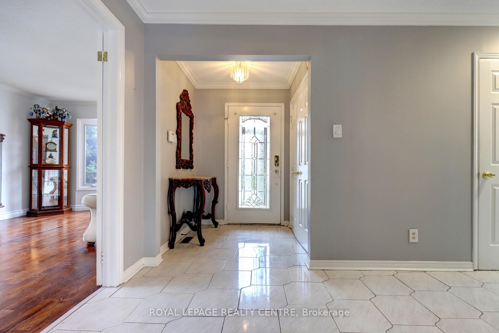 Photo 3 of 3200 Hazelwood Avenue, Burlington, Headon — HOMEH
