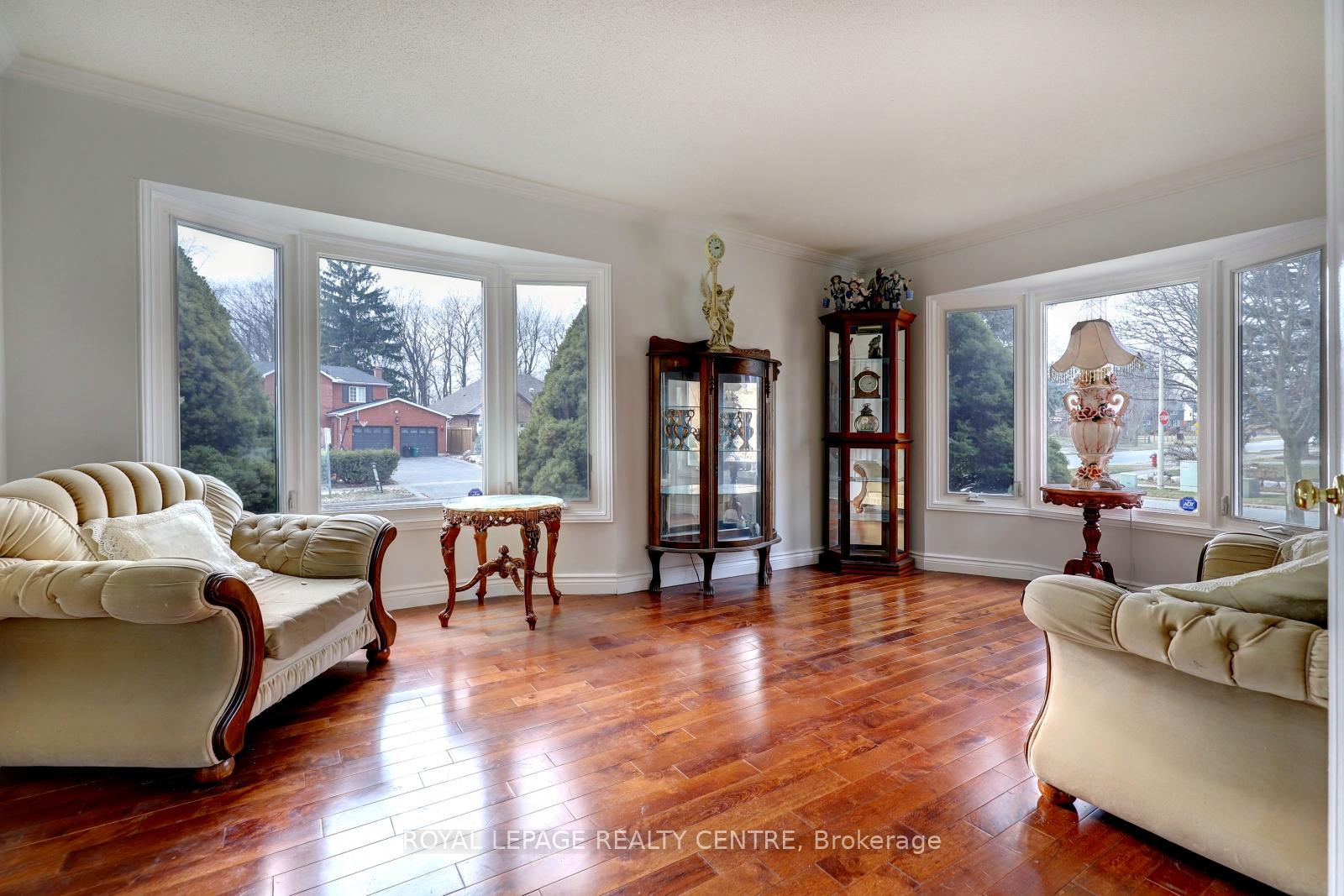 Photo 4 of 3200 Hazelwood Avenue, Burlington, Headon — HOMEH