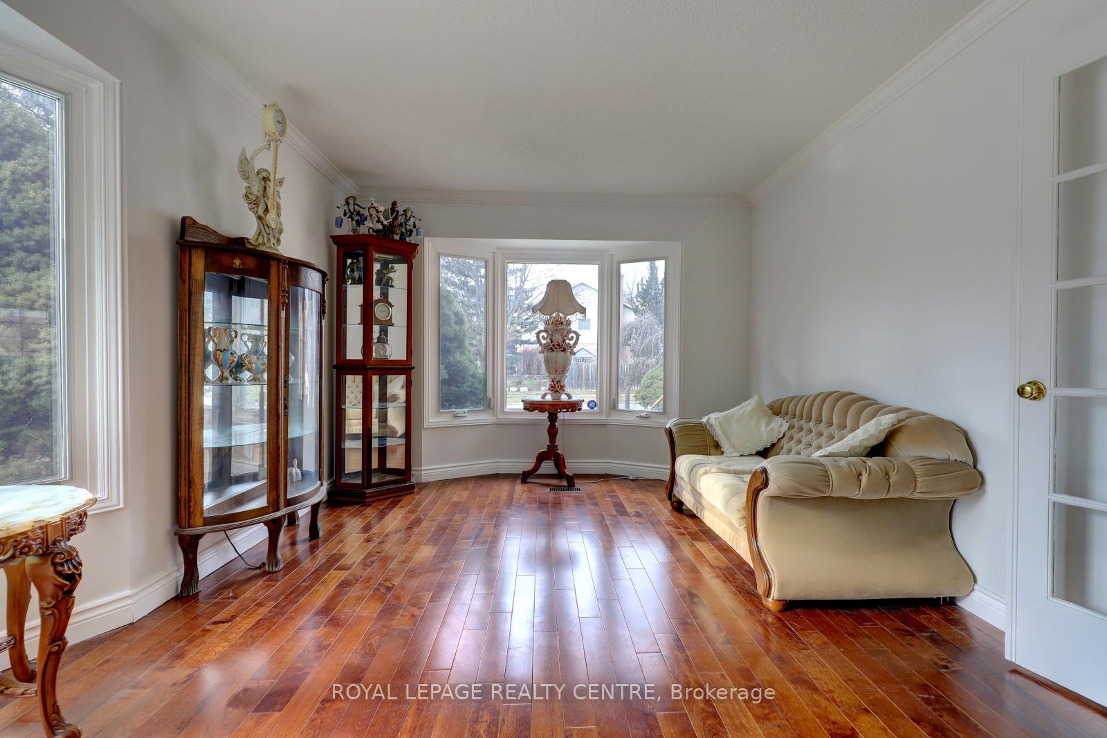 Photo 5 of 3200 Hazelwood Avenue, Burlington, Headon — HOMEH