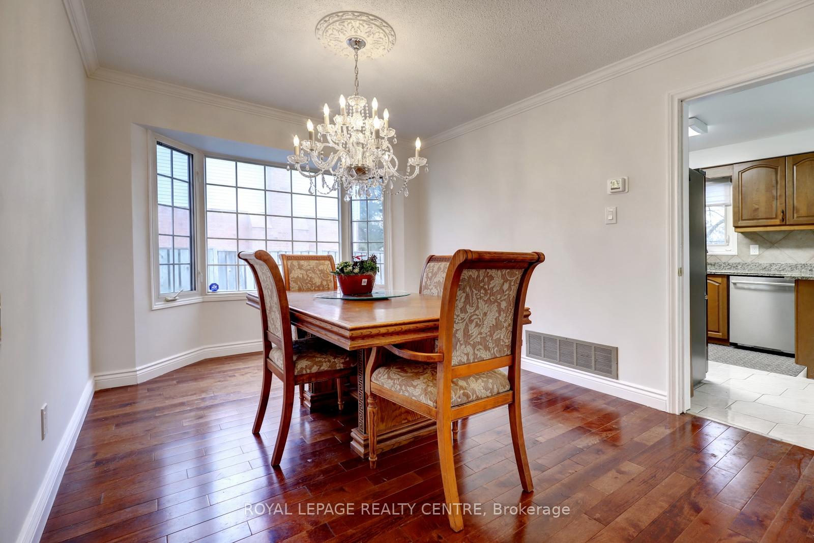 Photo 7 of 3200 Hazelwood Avenue, Burlington, Headon — HOMEH