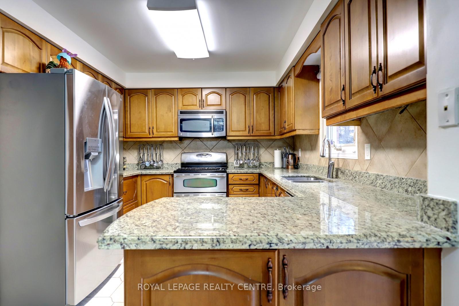 Photo 12 of 3200 Hazelwood Avenue, Burlington, Headon — HOMEH