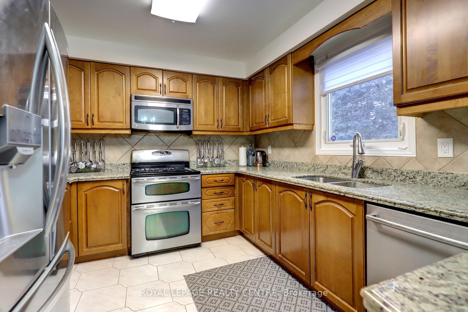 Photo 13 of 3200 Hazelwood Avenue, Burlington, Headon — HOMEH