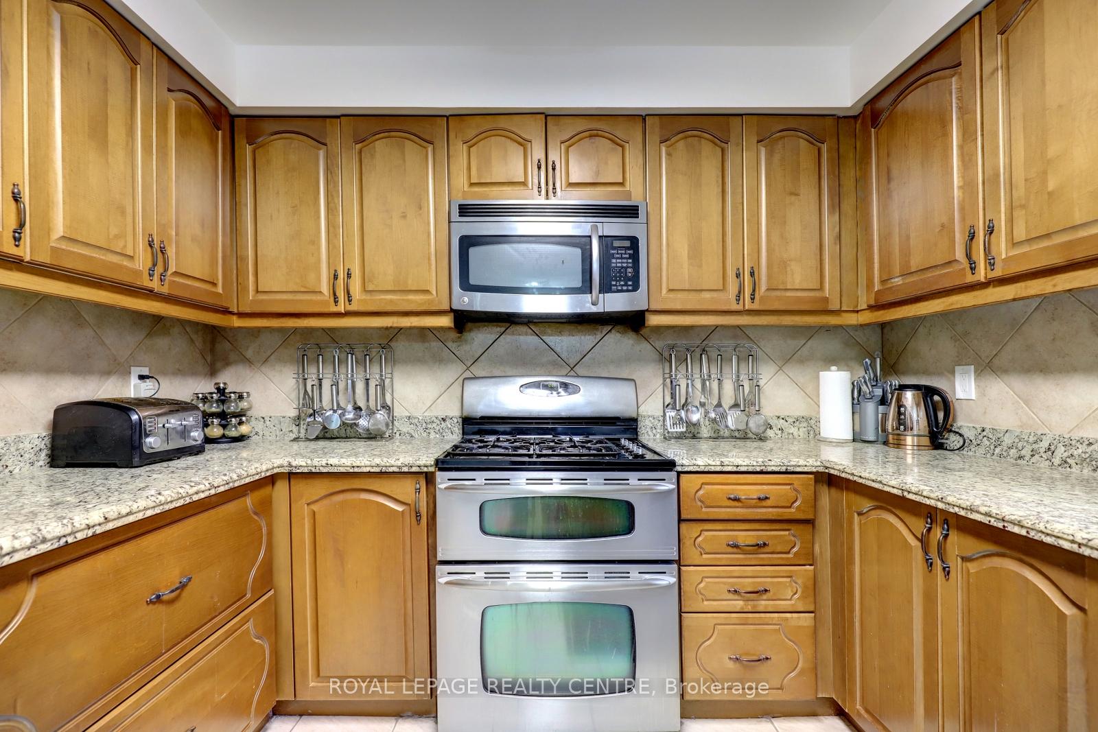Photo 14 of 3200 Hazelwood Avenue, Burlington, Headon — HOMEH