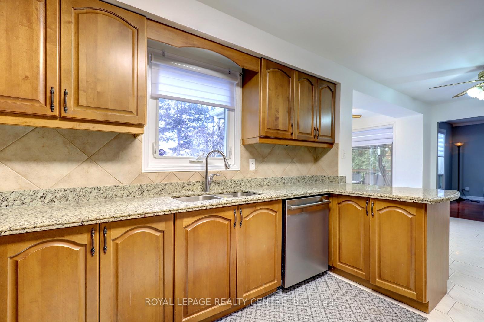 Photo 15 of 3200 Hazelwood Avenue, Burlington, Headon — HOMEH