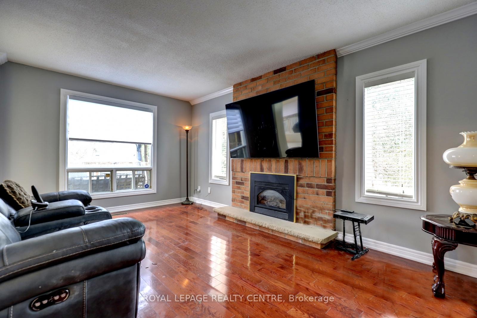 Photo 16 of 3200 Hazelwood Avenue, Burlington, Headon — HOMEH