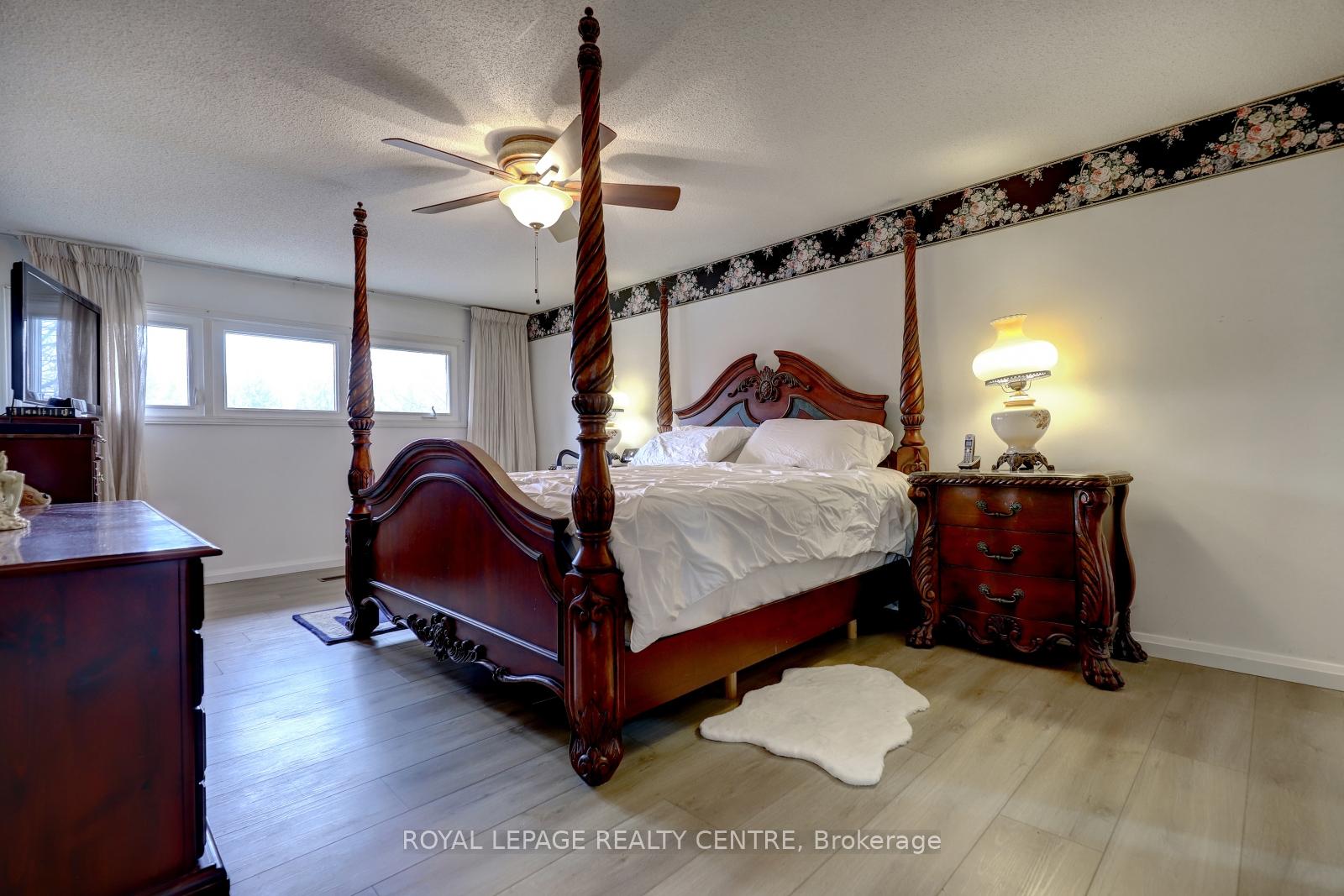 Photo 22 of 3200 Hazelwood Avenue, Burlington, Headon — HOMEH
