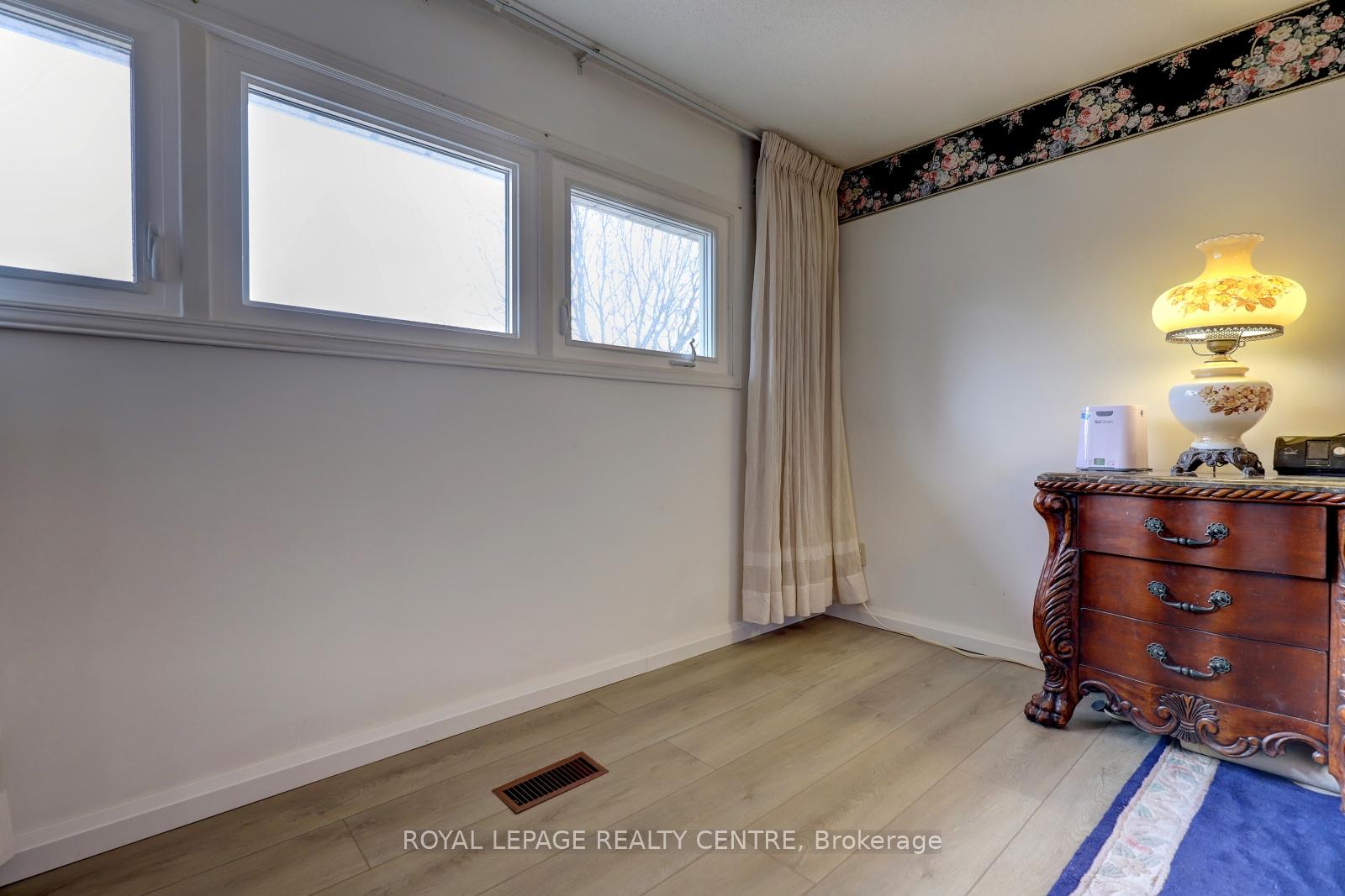 Photo 23 of 3200 Hazelwood Avenue, Burlington, Headon — HOMEH