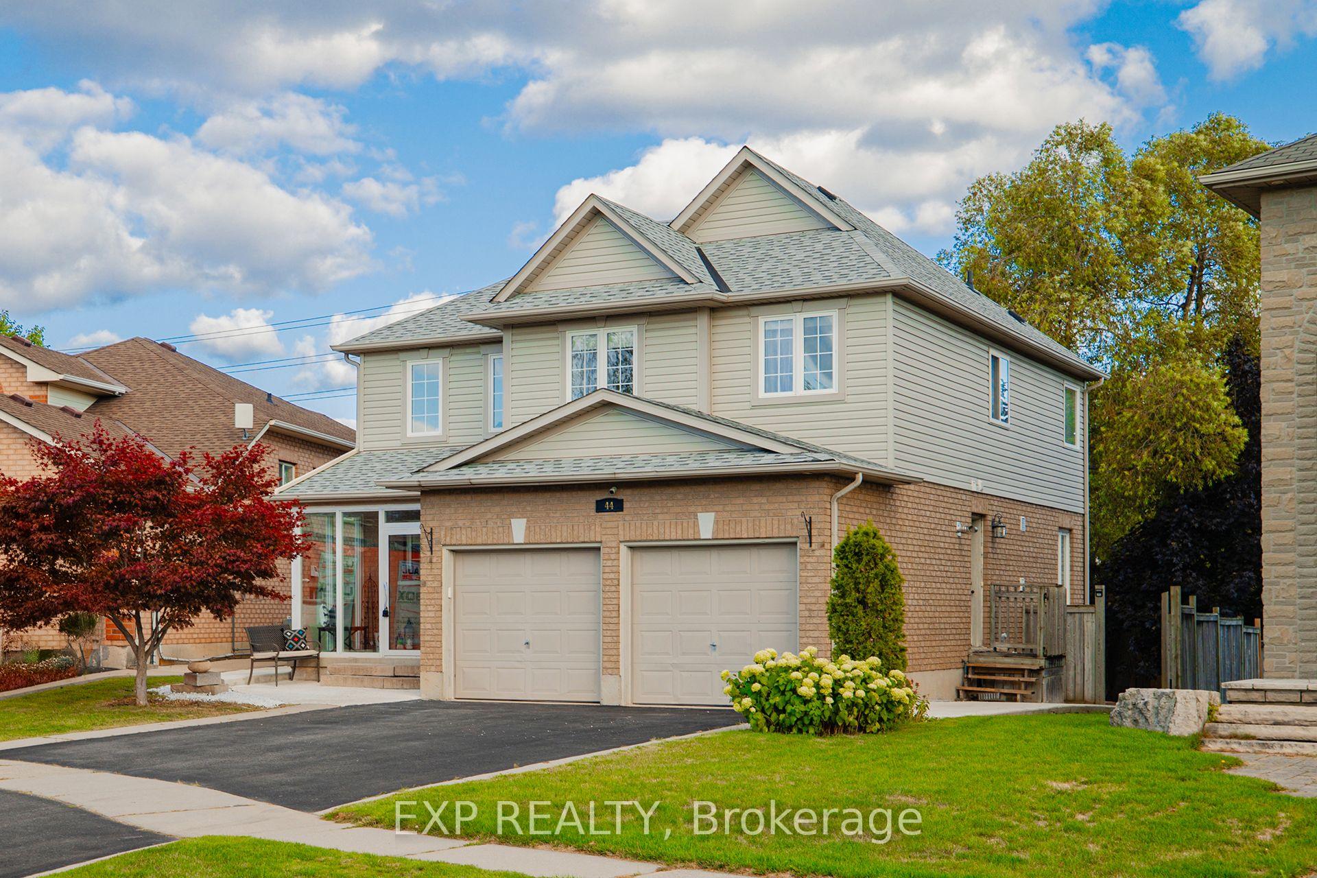 Photo 2 of 44 Pentland Road, Hamilton, Waterdown — HOMEH