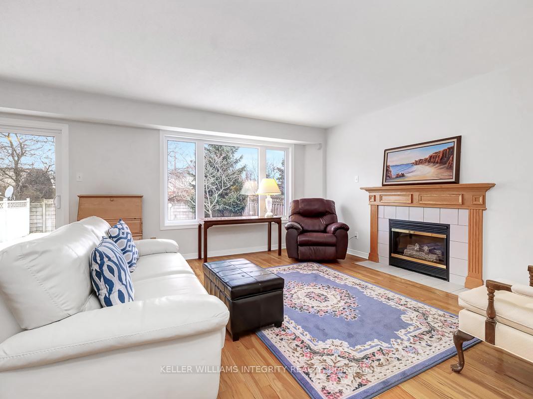 Photo 3 of 19 Armagh Way, Ottawa, Barrhaven - Longfields — HOMEH