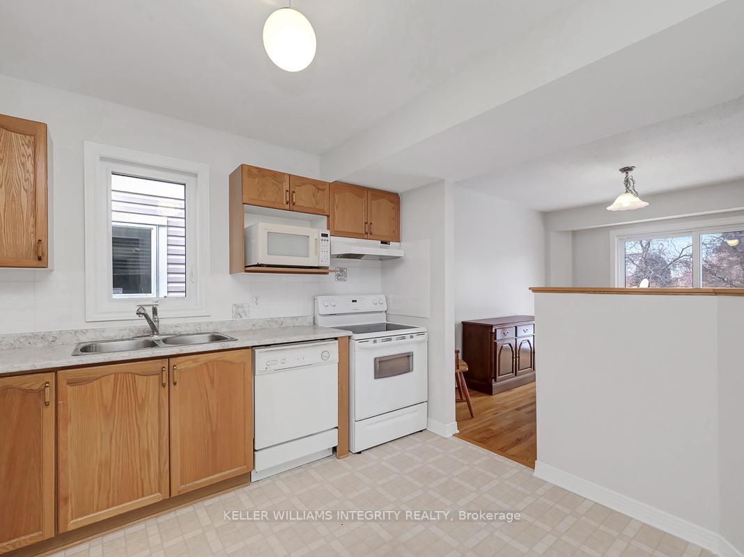 Photo 9 of 19 Armagh Way, Ottawa, Barrhaven - Longfields — HOMEH