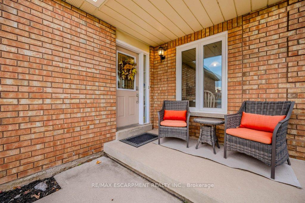 Photo 4 of 633 Amelia Crescent, Burlington, Appleby — HOMEH
