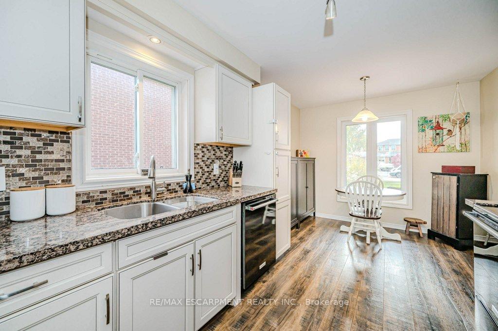 Photo 6 of 633 Amelia Crescent, Burlington, Appleby — HOMEH