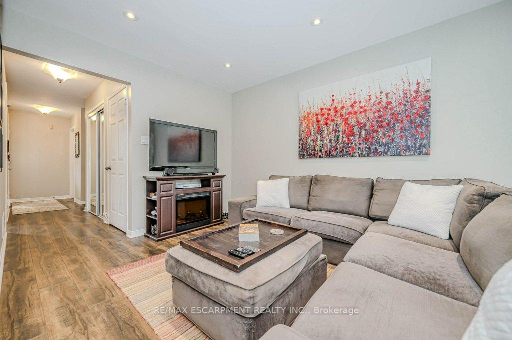 Photo 12 of 633 Amelia Crescent, Burlington, Appleby — HOMEH
