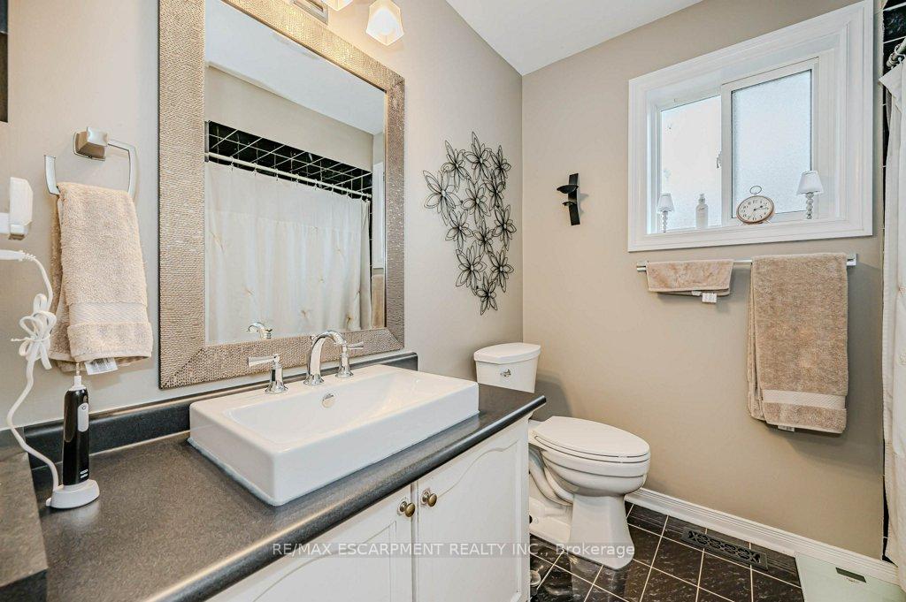 Photo 19 of 633 Amelia Crescent, Burlington, Appleby — HOMEH