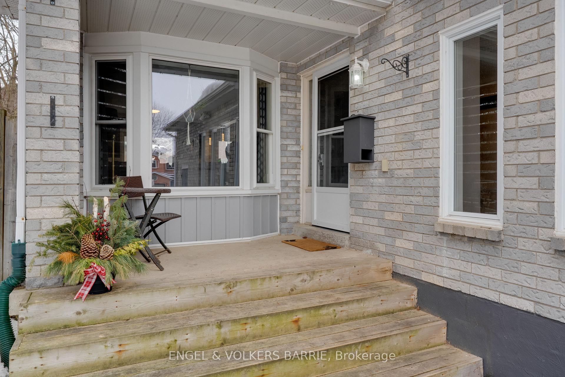 Photo 2 of 30 Garden Drive, Barrie, Allandale Heights — HOMEH