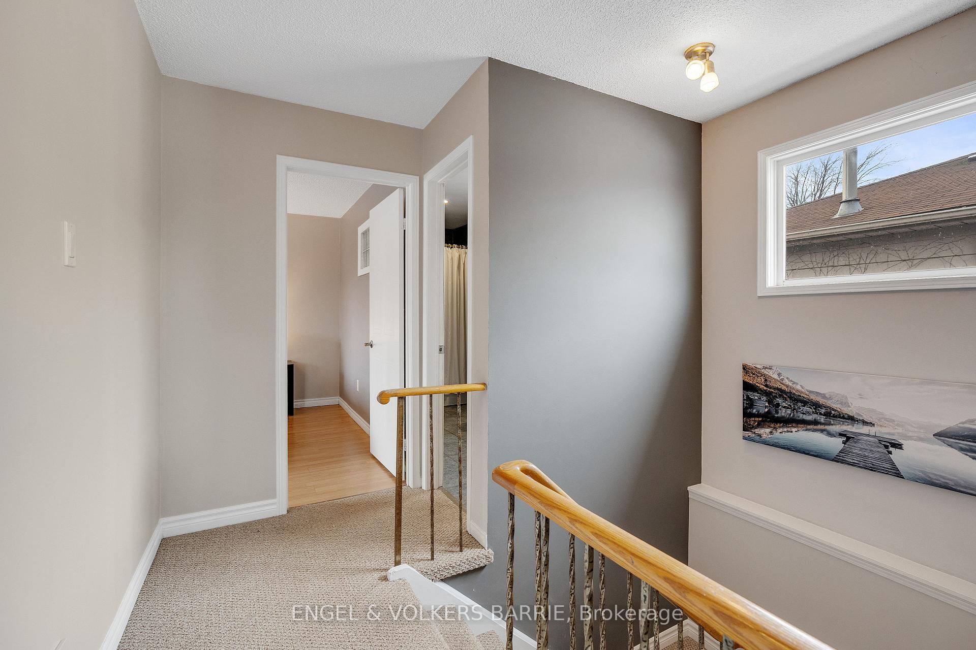 Photo 15 of 30 Garden Drive, Barrie, Allandale Heights — HOMEH