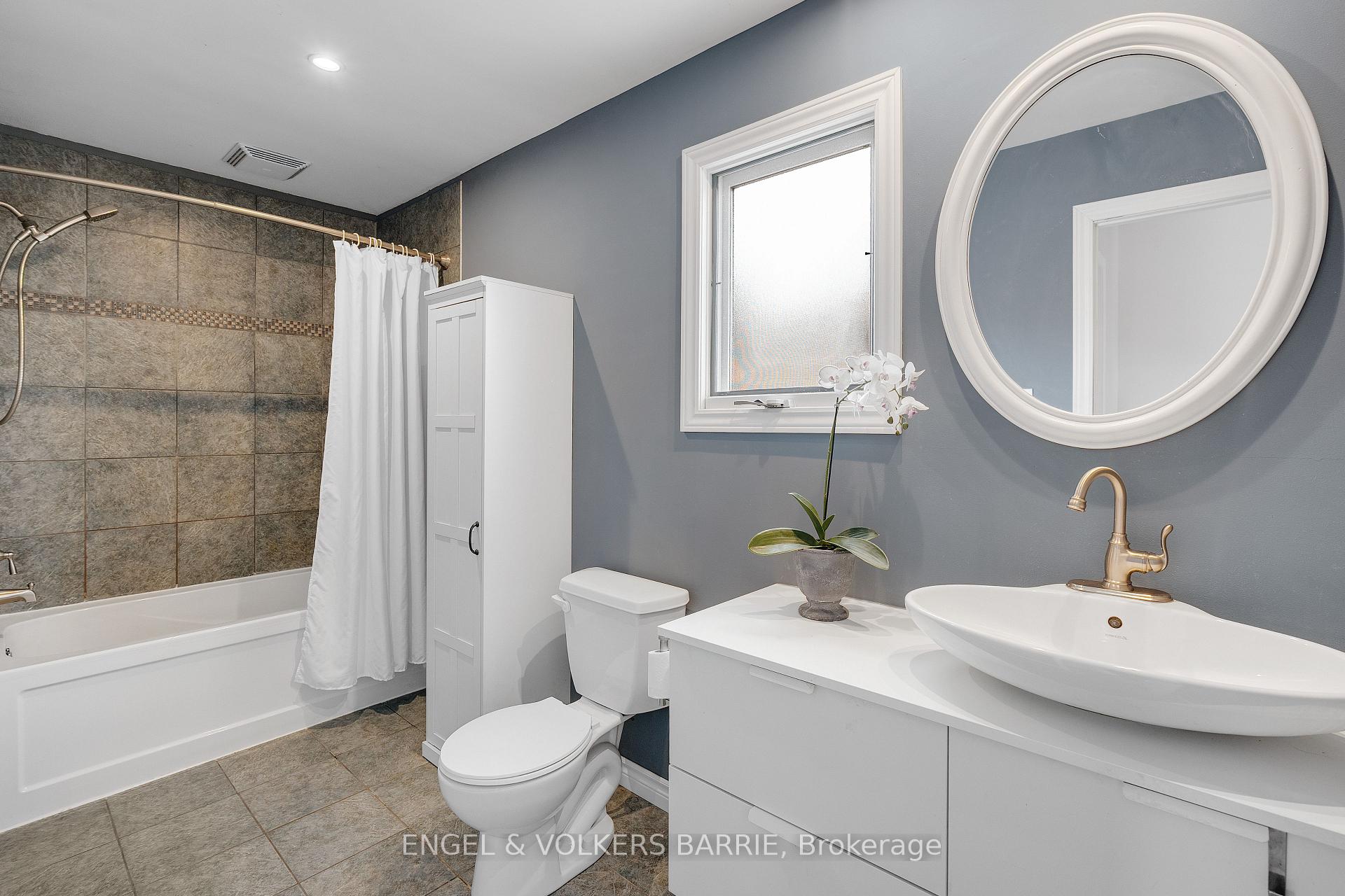 Photo 21 of 30 Garden Drive, Barrie, Allandale Heights — HOMEH