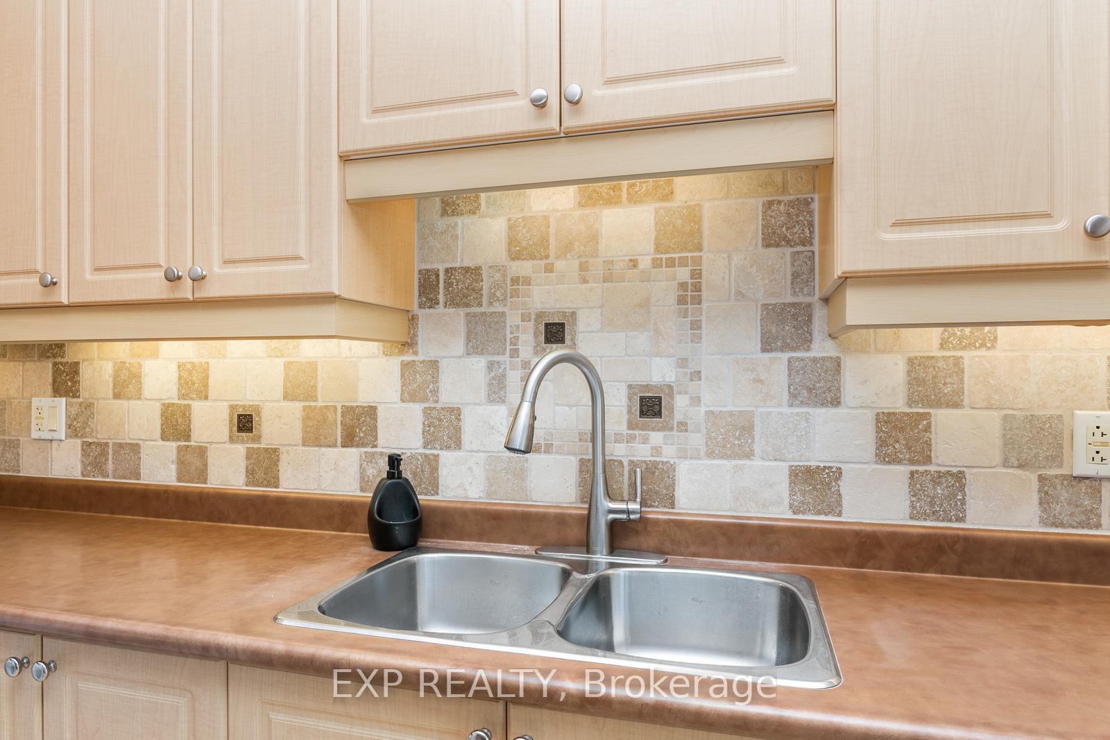 Photo 10 of 2168 Sutton Drive, Burlington, Orchard — HOMEH