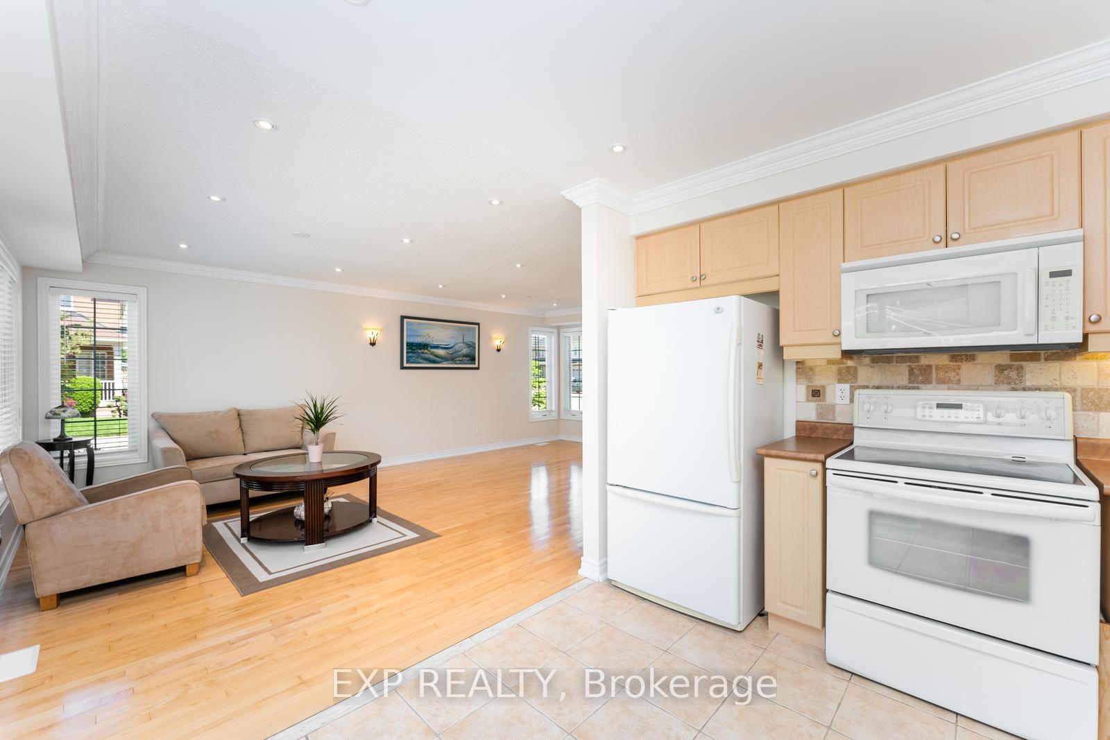 Photo 11 of 2168 Sutton Drive, Burlington, Orchard — HOMEH