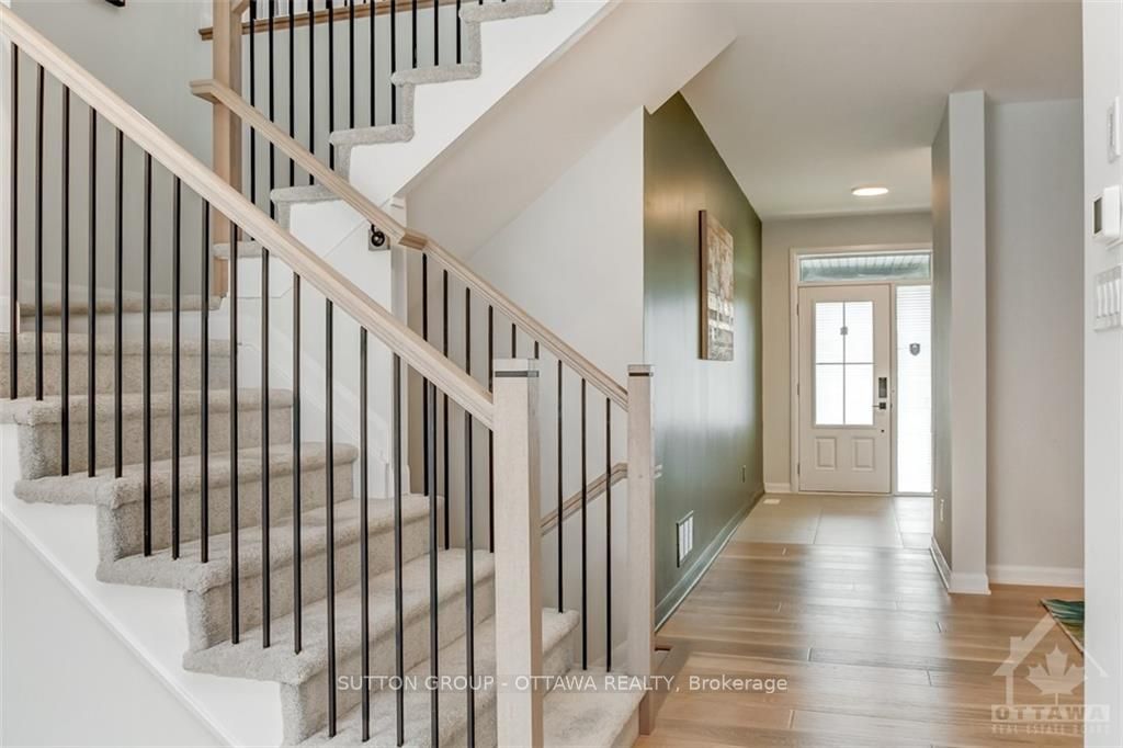 Photo 4 of 726 Cappamore Drive, Ottawa, Barrhaven - Half Moon Bay — HOMEH