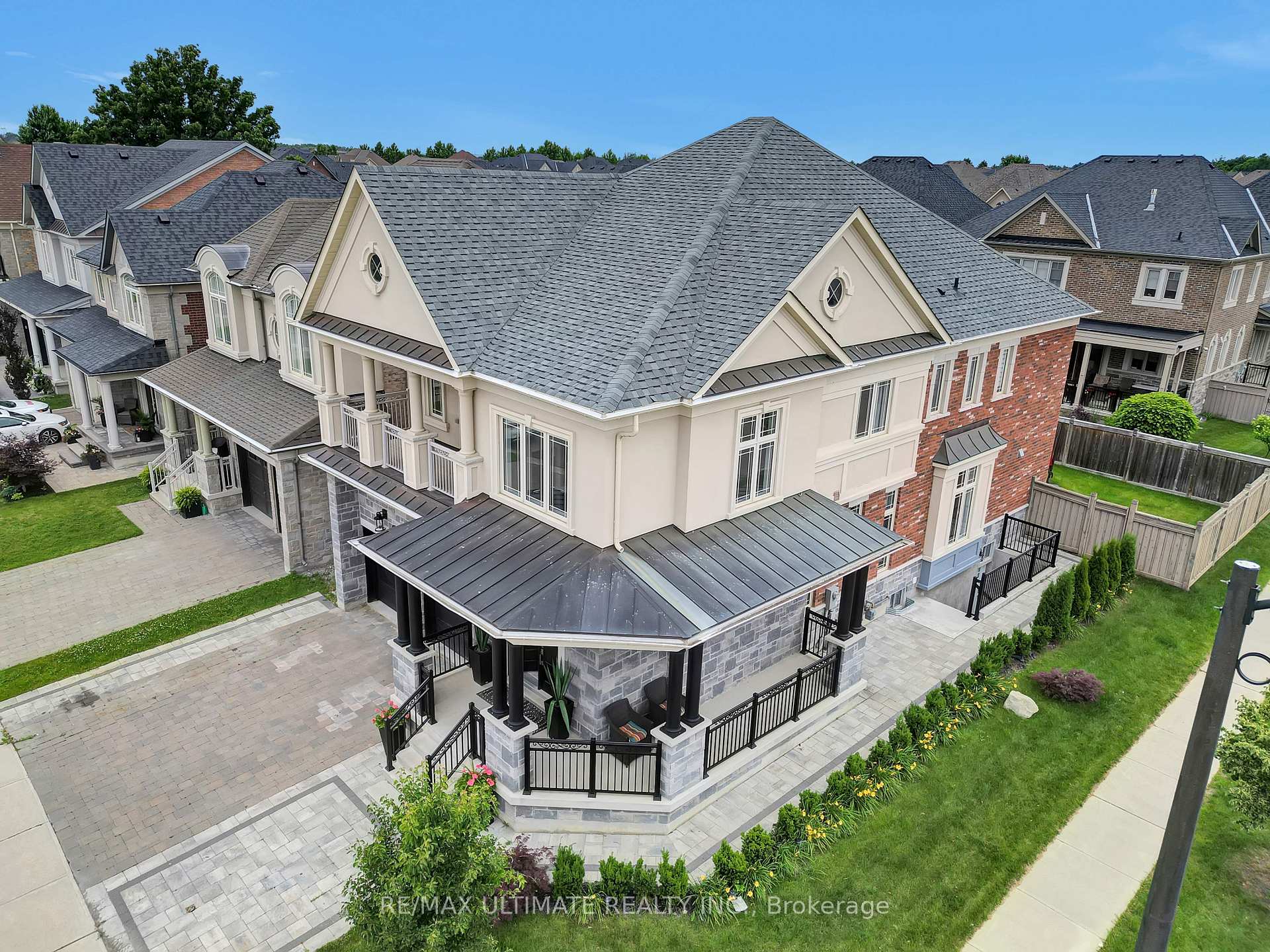 Photo 2 of 143 Dunrobin Crescent, Vaughan, Kleinburg — HOMEH