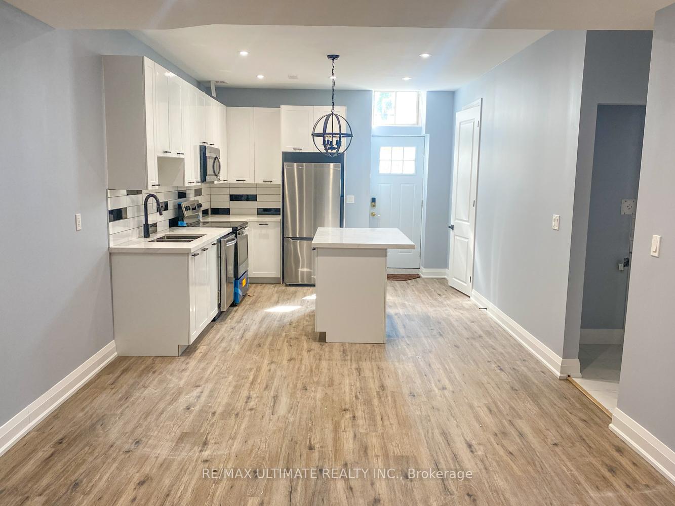 Photo 4 of 143 Dunrobin Crescent, Vaughan, Kleinburg — HOMEH