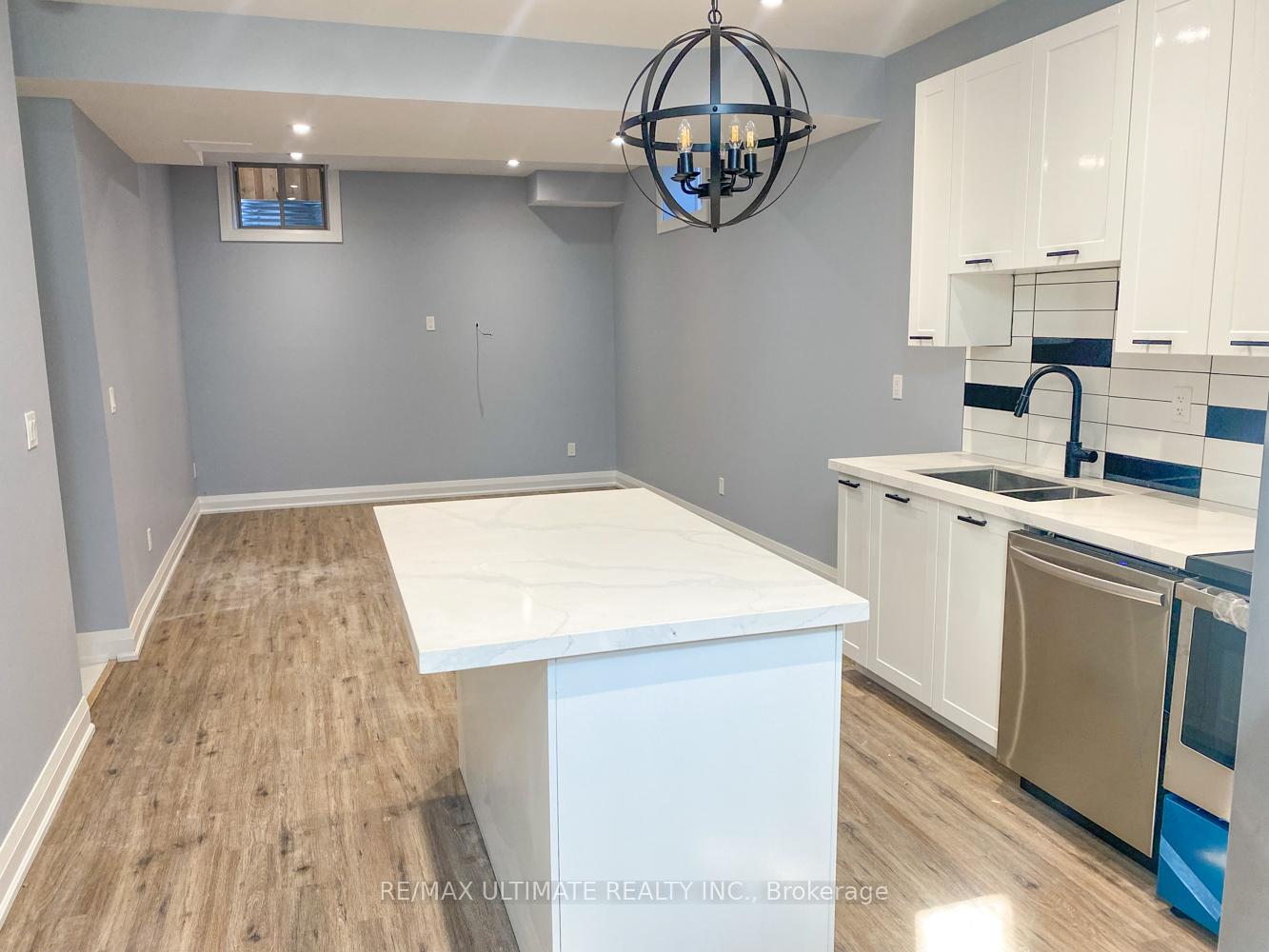 Photo 5 of 143 Dunrobin Crescent, Vaughan, Kleinburg — HOMEH