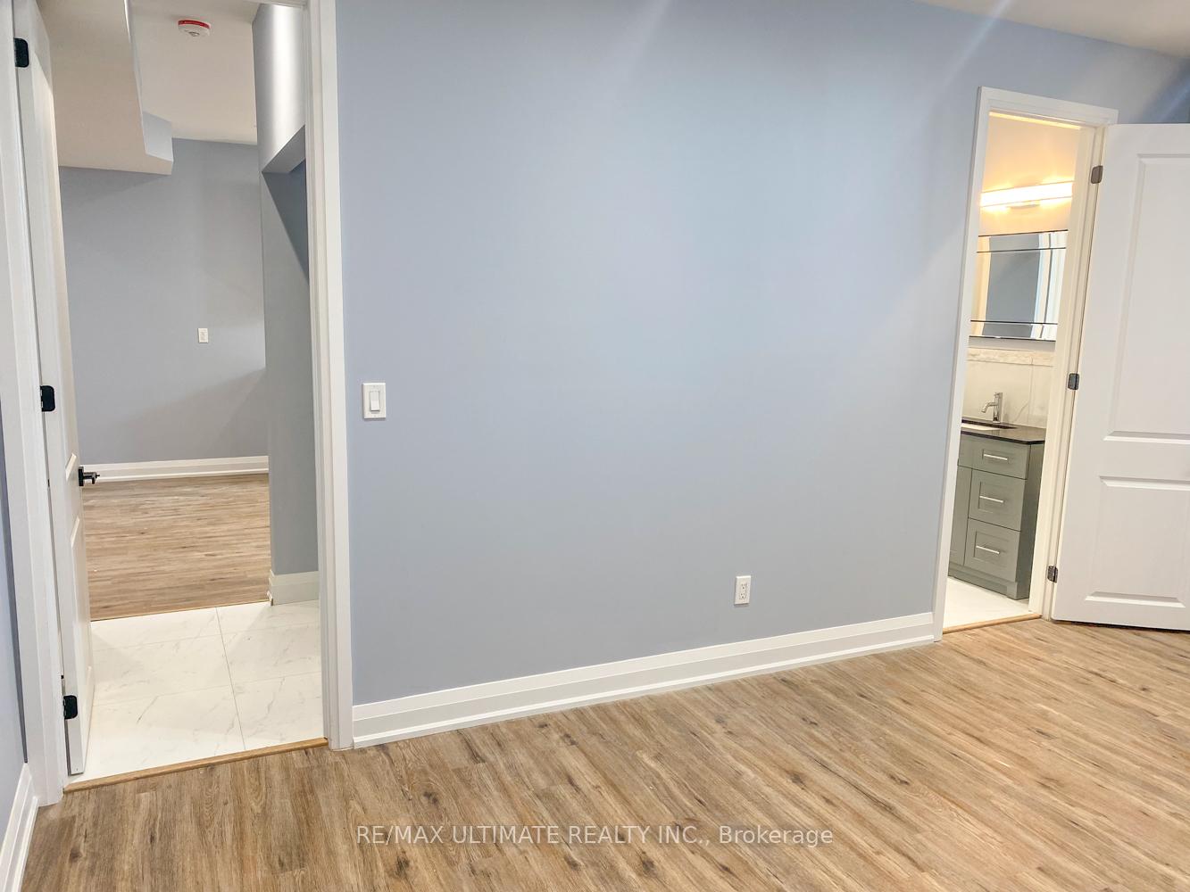 Photo 9 of 143 Dunrobin Crescent, Vaughan, Kleinburg — HOMEH