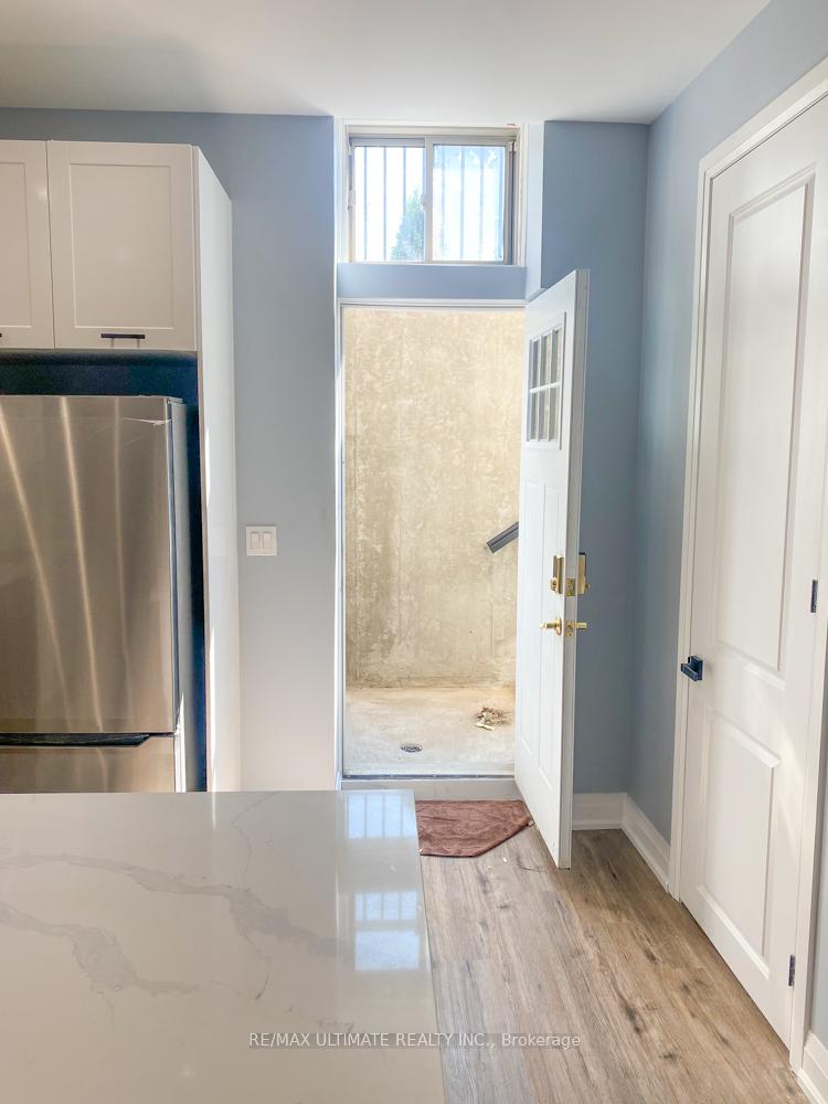 Photo 10 of 143 Dunrobin Crescent, Vaughan, Kleinburg — HOMEH
