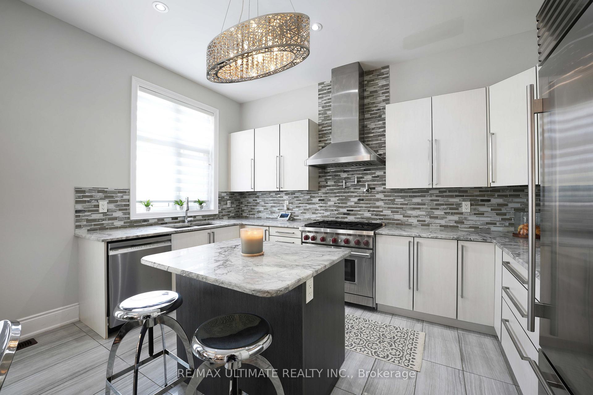 Photo 22 of 143 Dunrobin Crescent, Vaughan, Kleinburg — HOMEH