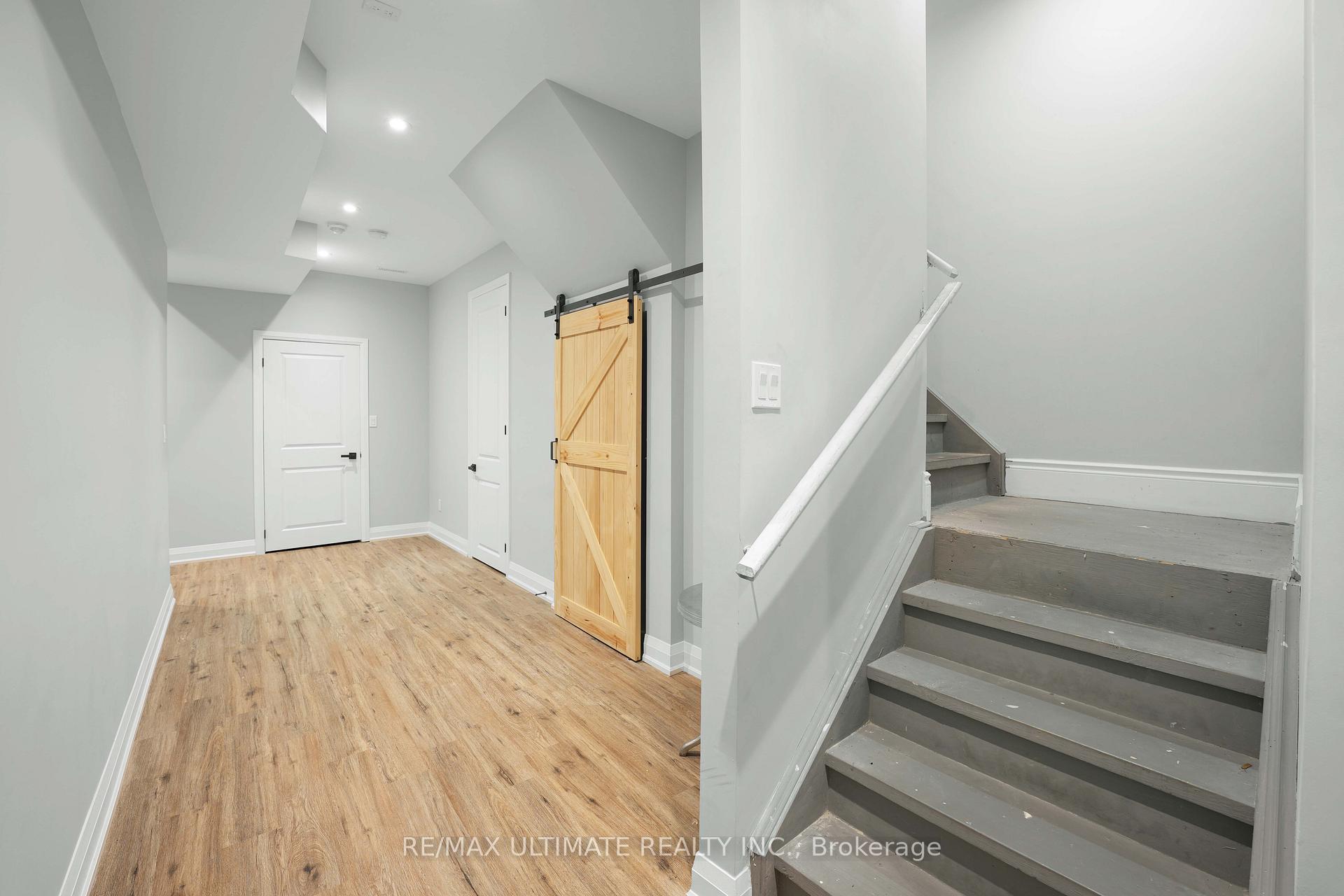 Photo 45 of 143 Dunrobin Crescent, Vaughan, Kleinburg — HOMEH