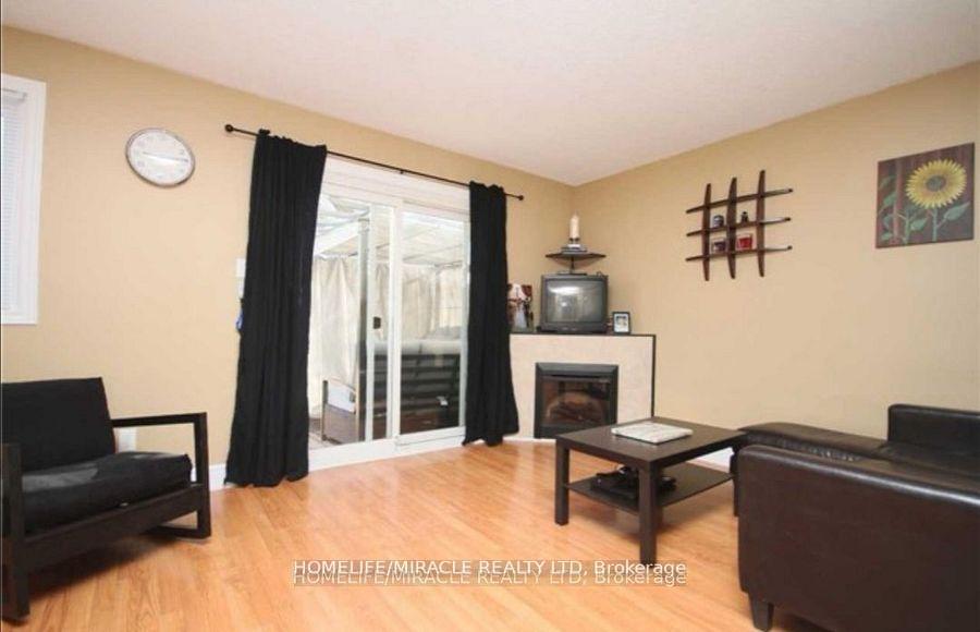 Photo 2 of Unit Upper, 41 Hindquarter Court, Brampton, Central Park — HOMEH