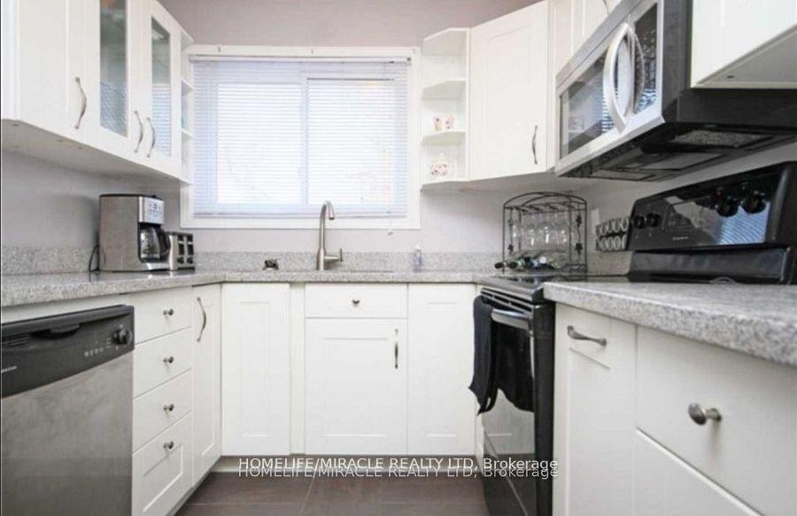 Photo 3 of Unit Upper, 41 Hindquarter Court, Brampton, Central Park — HOMEH