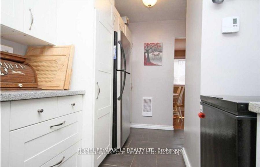 Photo 4 of Unit Upper, 41 Hindquarter Court, Brampton, Central Park — HOMEH