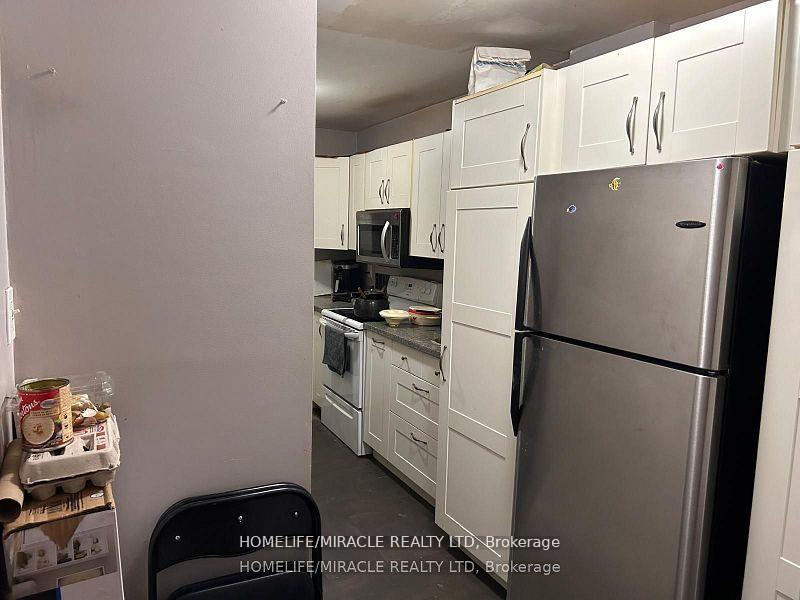Photo 6 of Unit Upper, 41 Hindquarter Court, Brampton, Central Park — HOMEH