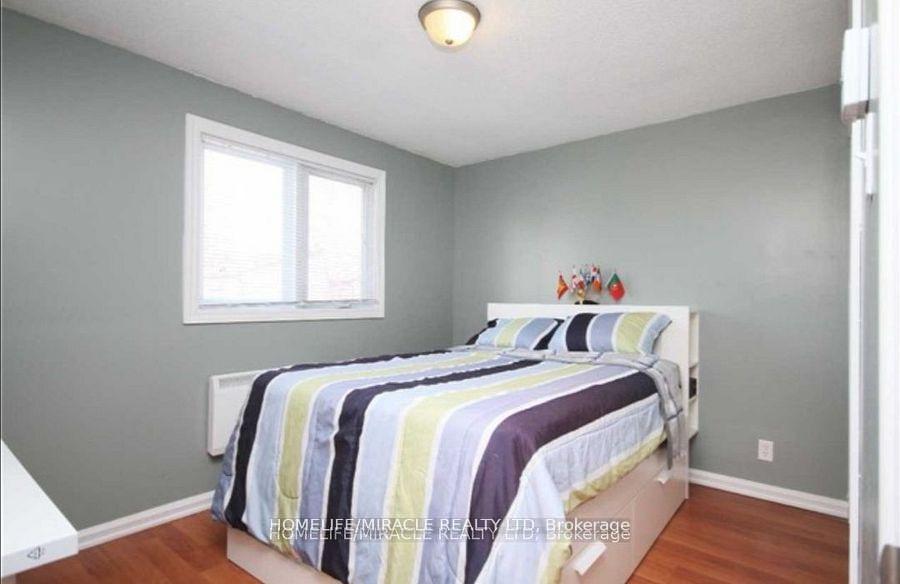 Photo 8 of Unit Upper, 41 Hindquarter Court, Brampton, Central Park — HOMEH
