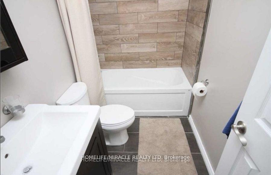 Photo 11 of Unit Upper, 41 Hindquarter Court, Brampton, Central Park — HOMEH