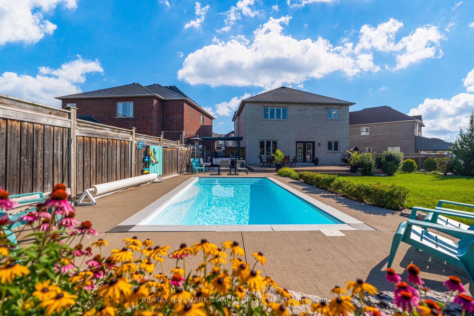 Photo 2 of 81 Aidan Drive, Vaughan, Vellore Village — HOMEH