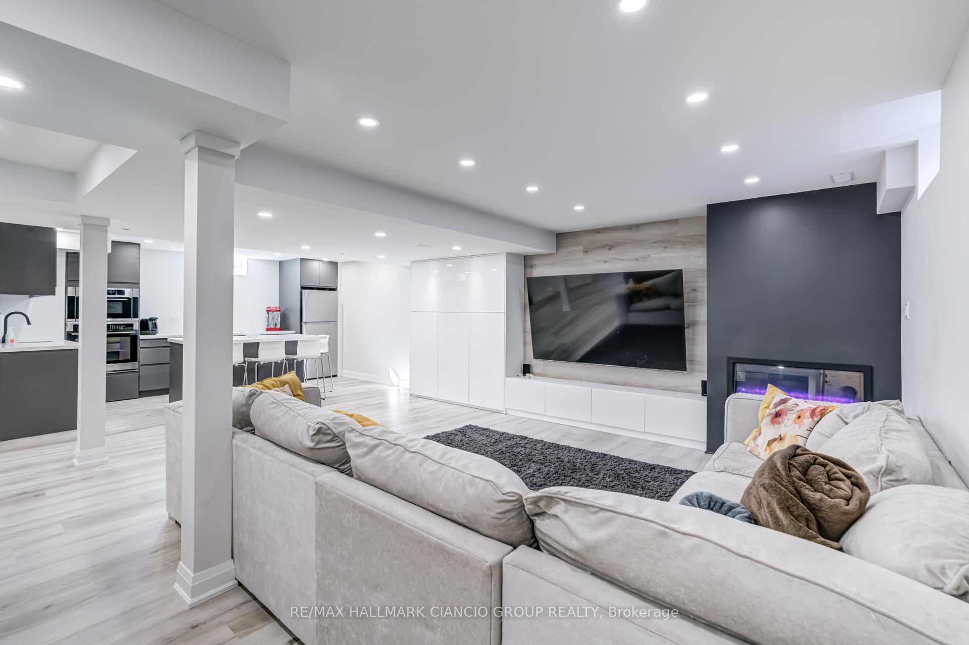 Photo 32 of 81 Aidan Drive, Vaughan, Vellore Village — HOMEH