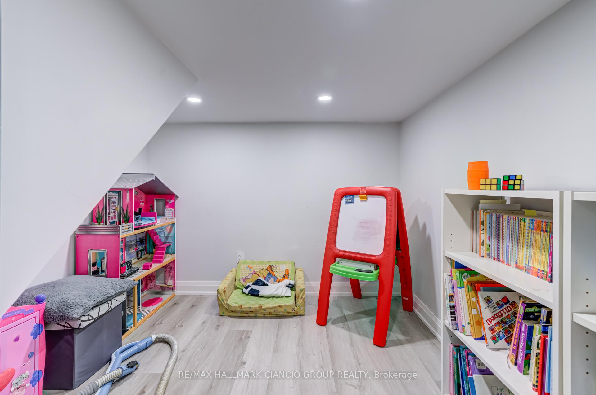 Photo 36 of 81 Aidan Drive, Vaughan, Vellore Village — HOMEH