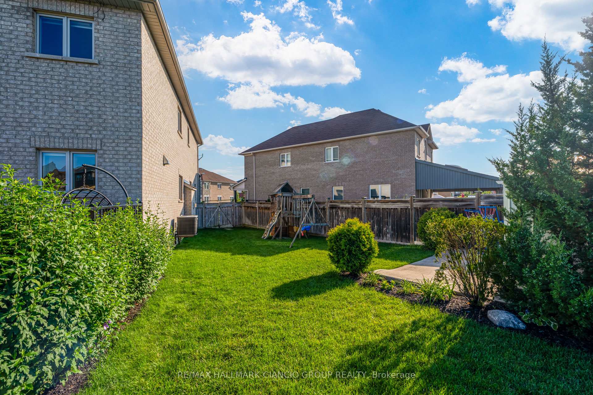 Photo 39 of 81 Aidan Drive, Vaughan, Vellore Village — HOMEH