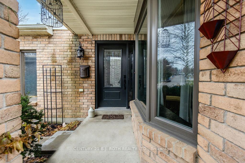 Photo 3 of 71 Garden Drive, Barrie, Allandale Heights — HOMEH