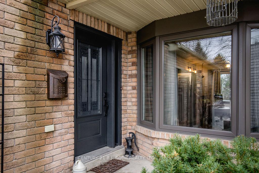 Photo 4 of 71 Garden Drive, Barrie, Allandale Heights — HOMEH