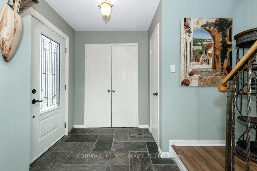 Photo 5 of 71 Garden Drive, Barrie, Allandale Heights — HOMEH