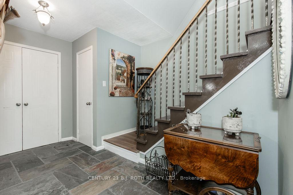 Photo 6 of 71 Garden Drive, Barrie, Allandale Heights — HOMEH