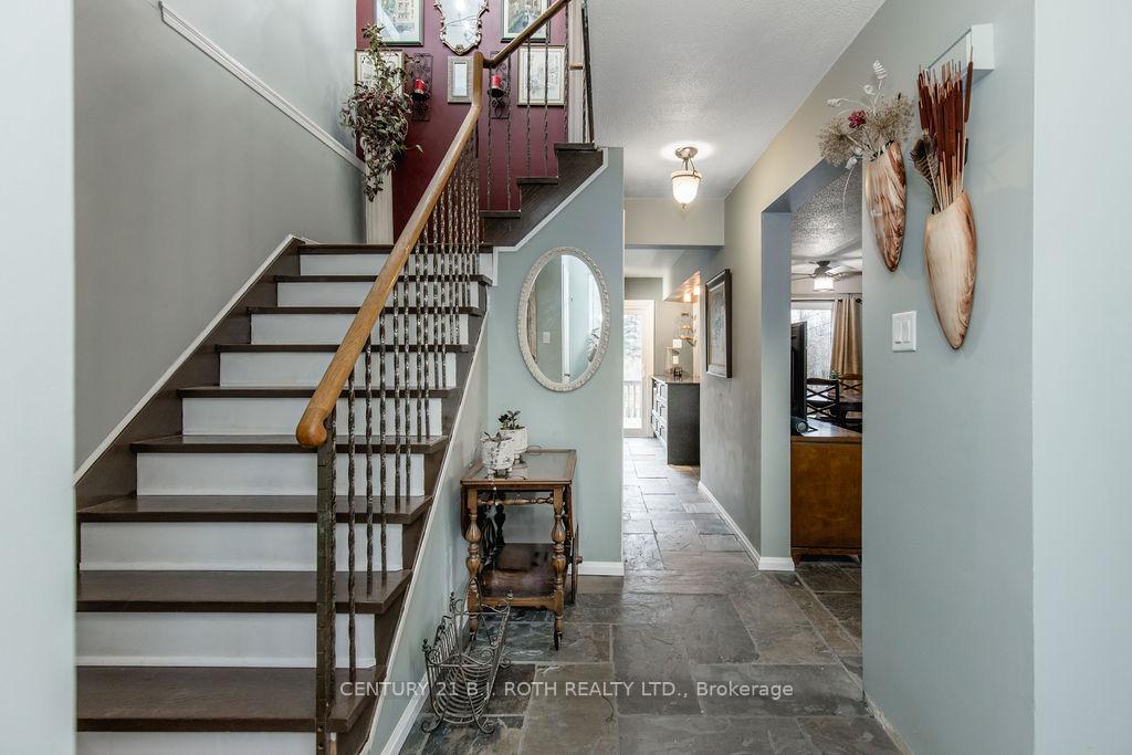 Photo 9 of 71 Garden Drive, Barrie, Allandale Heights — HOMEH